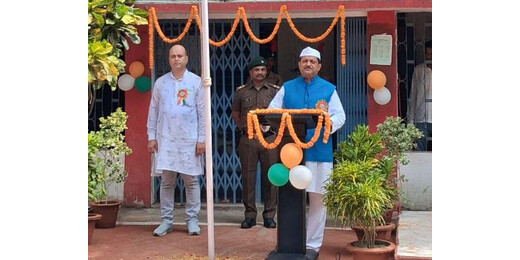 तिरंगे को सलामी, शहीदों को नमन : लोहिया स्मारक महाविद्यालय में गूंजा राष्ट्रभक्ति का संदेश